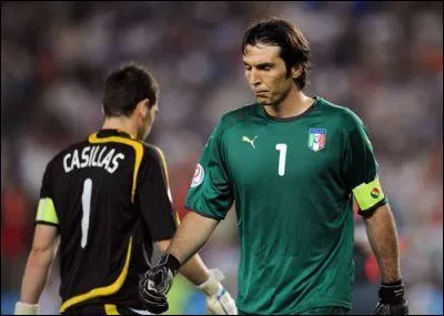 Casillas et Buffon : deux gardiens de football lgendaires. Dans quels clubs sont-ils actuellement ?