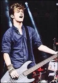 Quel est le nom du premier cover post par Connor sur YouTube ?