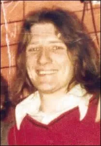 Le groupe irlandais Black 47 a écrit une chanson en hommage à Bobby Sands. Comment est mort ce membre de l'IRA en 1981 ?