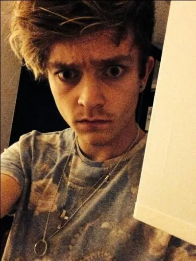 Comment appelle t-on la relation forte qui uni lui et Tris ?