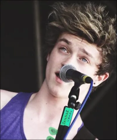 Quelle chanson a-t-il chante en solo dans l'album EP de The Vamps ?