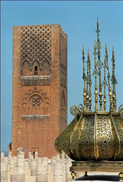 Dans quelle ville marocaine est situe la tour Hassan ?