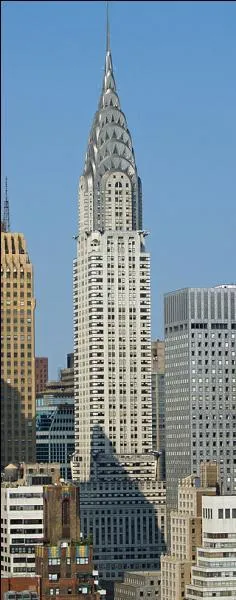 Je suis un gratte-ciel de New York mais quel est mon nom, sachant que ma flche est compose d'acier inoxydable et rpartie en 7 arches ?