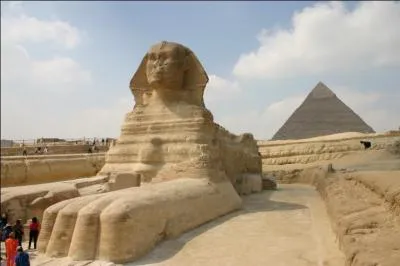 Voici le clbre  Sphinx  en Egypte. Dans quelle ville peut-on l'admirer ?