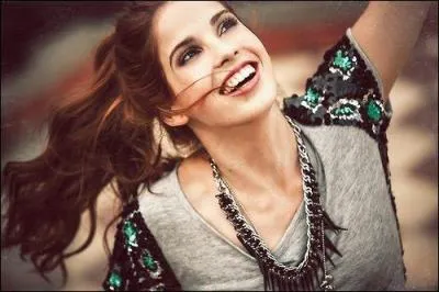 Comment s'appelle l'amie de Francesca et Violetta ? Et qui joue son rle ?