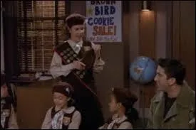 Encore un épisode qui met Ross en valeur, si l'on ose dire ! Après avoir accidentellement blessé une enfant faisant partie des jeannettes, Ross décide de prendre sa place. Que doit-il faire ?