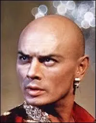 Yul Brynner a d quitter son ancienne activit pour se tourner vers le cinma. Quelle activit tait la sienne ?