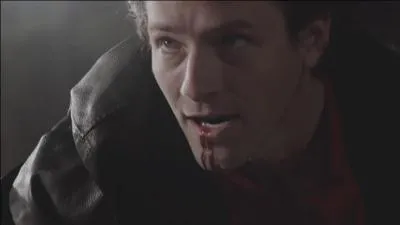 Qui est attaque par Peter Hale dans l'pisode 11  Le Bal  ?