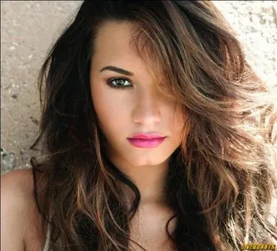 Demi nomme cette chanteuse parmi ses artistes prfres, dans le style de musique R&B... Qui est-ce ?
