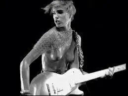 Quelle ex-lolita revient en femme sexy dans ce clbre clip ralis par Jean-Baptiste Mondino ?