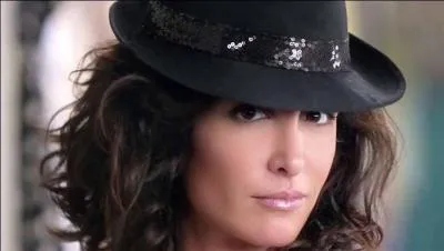 En 2014, la belle Jenifer reprend du service en posant pour une marque. Laquelle ?