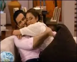 Dans la saison 1, qui fait changer d'avis Germn pour que Violetta puisse assister au final ?