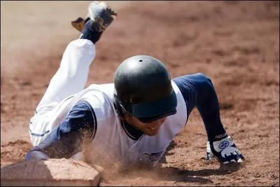 Le concurrent vient de mordre la poussire. Quelle est cette voix ?
