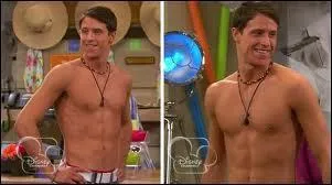 Dans quelle srie joue la personne qui se trouve sur la photo ?