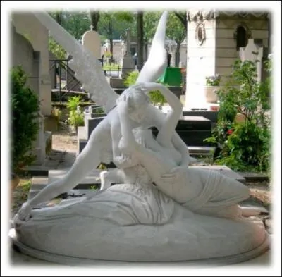 Etre le gardien du sommeil de ses nuits et essayer de lui appartenir...