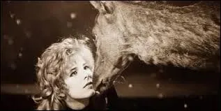 De quel clip de Mylne Farmer cette photo est-elle extraite ?