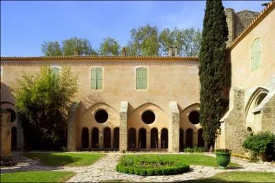 Quelle est cette abbaye cistercienne du dpartement de l'Hrault sise dans un admirable dcor de vignes au nord de Loupian ?