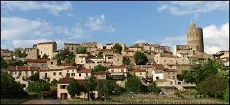 Je vous emmne  Montpeyroux, commune auvergnate classe parmi les Plus Beaux Villages de France. Elle se situe dans le dpartement ...