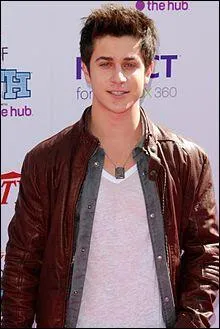 Quel est le vrai nom de Justin Russo ?
