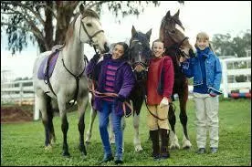 Quels sont les noms de famille des trois filles ?