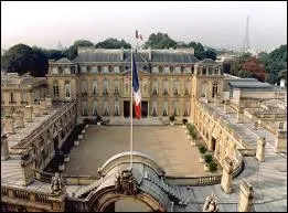  Paris, quel personnage important habite au palais de l'lyse ?