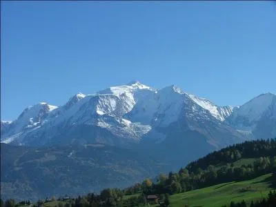 Dans quel massif montagneux se trouve le  Mont Blanc  ?