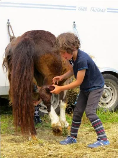 Allez une dernière pour la route ! Comment cure-t-on les pieds ?