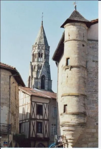 Quel dpartement ne touche pas  celui de la Haute-Vienne ?