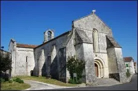 Je vous prsente l'glise Saint-Christophe de la commune picto-charentaise de Villexavier. Elle se situe dans le dpartement n ...