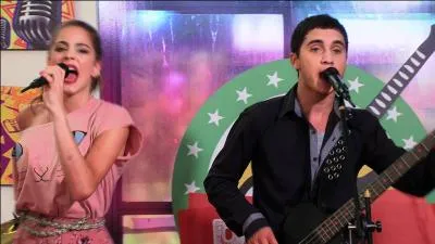 Quels groupes de chanteurs sont venus chanter au resto-bar de Luca ?