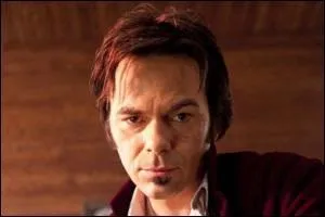 Comment s'appelle le pre de Bella ?