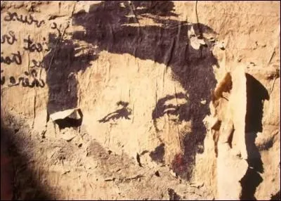 Qui est la  voix off  du court-mtrage intitul  Rimbaud, l'ternit retrouve , sorti en 1982, voquant le pote  partir d'un montage d'images et de photos sur un rythme musical afro-jazzy ?