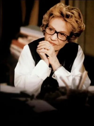  Cet amour-l , film de Jose Dayan sorti en 2001, avec Jeanne Moreau, est inspir de la relation entre une crivaine et Yann Andra, crivain lui aussi, qui fut son dernier compagnon. Qui est-elle ?