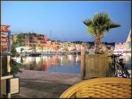 Gruissan, ville de 3 000 habitants se situe dans le dpartement de ...