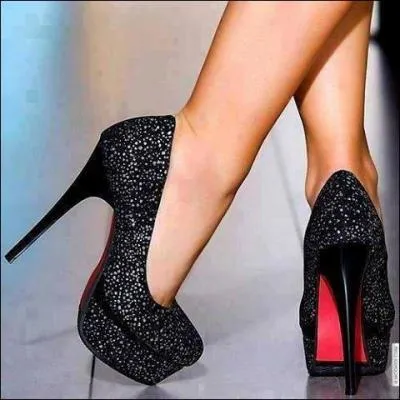 Les escarpins Louboutin crs par le grand crateur Christian Louboutin ont la particularit d'avoir :