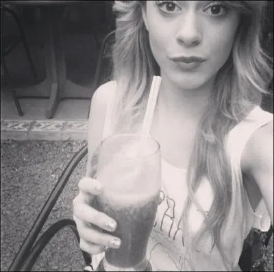 Sur Quizz. Biz combien y a-t-il de quizz sur Martina Stoessel (15 mai 2014) ?