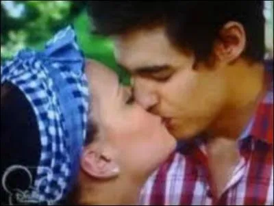 Leon, lui, tomba amoureux de :