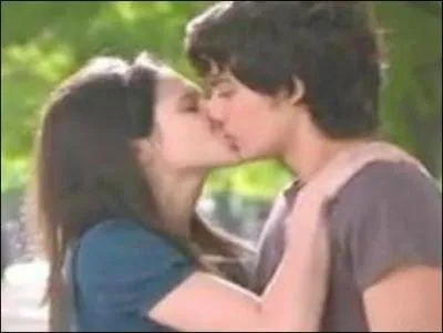 Francesca sortit avec :