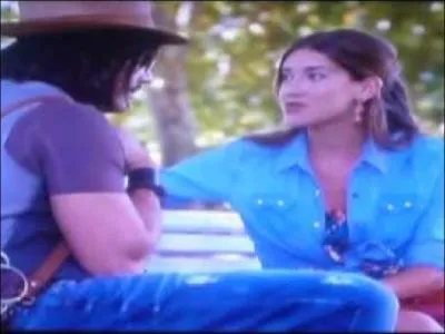 Et Angie, blesse, se confie  :