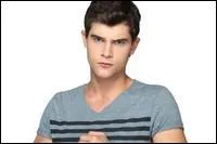 Dans la saison 2, qui est le nouveau prtendant de Violetta ?