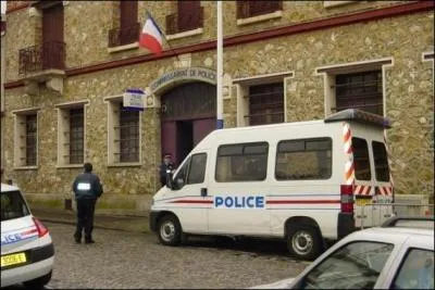 Pour finir ce quiz, deux lieux dans lesquels la série a été tournée. 
D'abord ce quartier dans lequel il y a le commissariat au début de la série. Mais quel est son nom ?