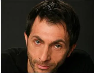 Alexis Desseaux est le seul comédien, à part Véronique Genest, à avoir tourné dans la série du début jusqu'à la fin. Quel rôle avait-il ?