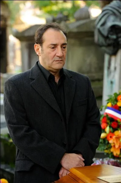 Renaud Marx a joué le rôle d'un inspecteur puis d'un lieutenant qui resta le plus longtemps dans la série. 
Qui est-ce ?