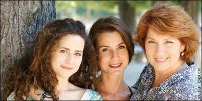 Comment se prénomment les deux filles de la commissaire ?