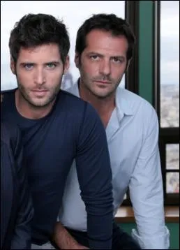 Quel est le prénom respectif des deux nouveaux lieutenants de la commissaire lorsqu'elle est mutée à Paris ?