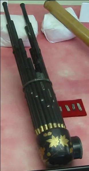 Japon : orgue de bouche, instrument  vent qui fonctionne sur le principe de l'anche libre !