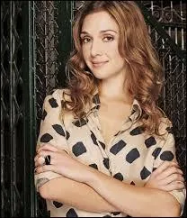 Comment s'appelle l'actrice engage par Jade et Matas ?