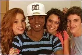 Quels couples de la saison 1 vont s'embrasser ? 