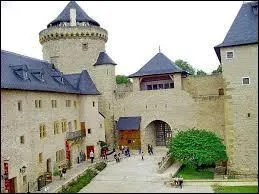 Sur le territoire de quelle commune Mosellane se situe le Chteau de Malbrouck ?