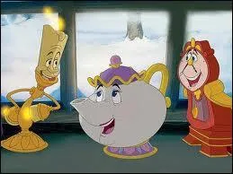 Lorsque les triples sont dans le bar et que Gaston chante, quelles sont les 3 couleurs de leurs robes ?